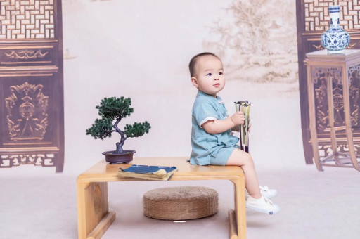 广州借卵试管代怀包男孩1岁宝宝走路